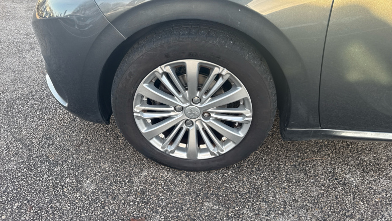 Peugeot 208 1.2 PureTech 82 Allure 5dr Petrol Hatchback